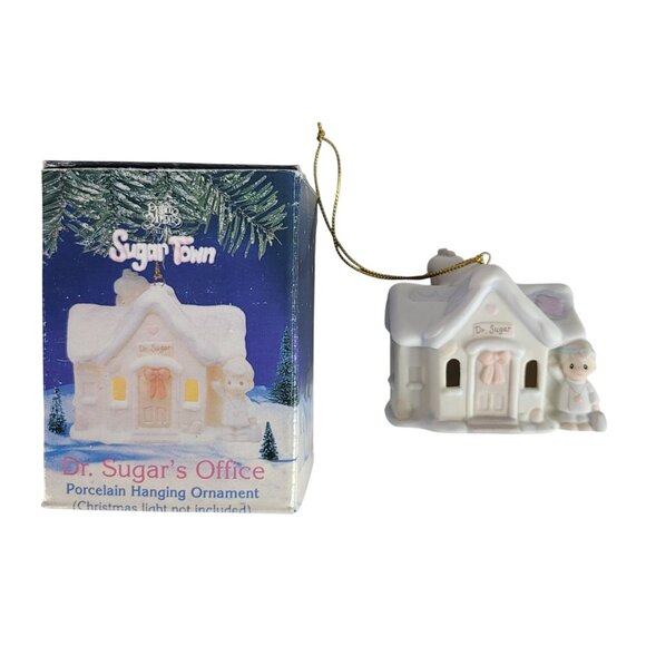 Precious Moments Sugar Town Ornament Dr. Sugar's Office #530441 Vintage 1995 - Picture 9 of 12